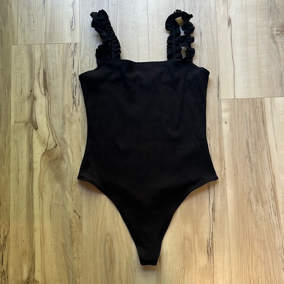 Aritzia Sunday Best Ruffle strap thong bodysuit size Med - Picture 1 of 4
